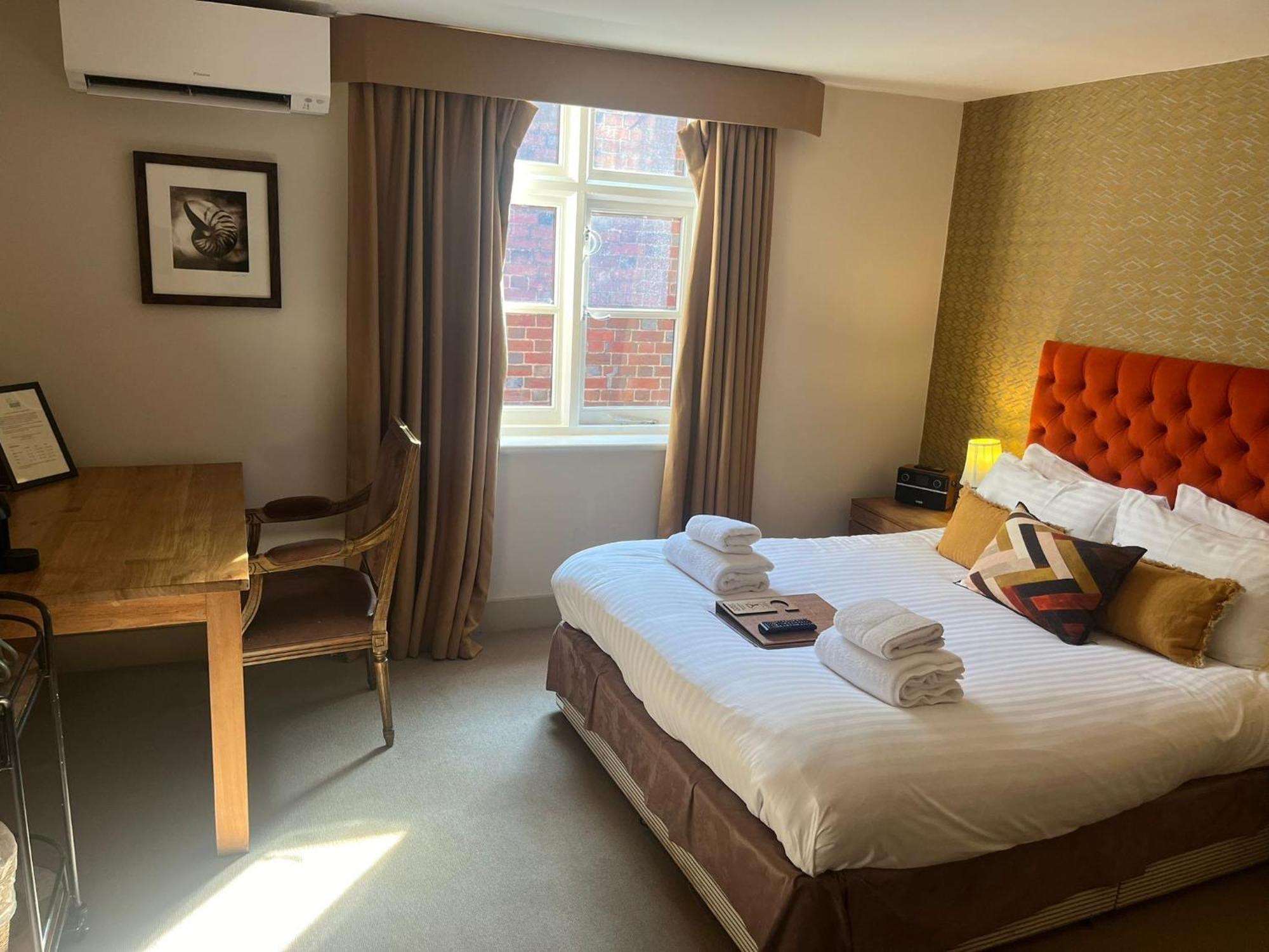The Swan Inn Чиддингфолд Экстерьер фото